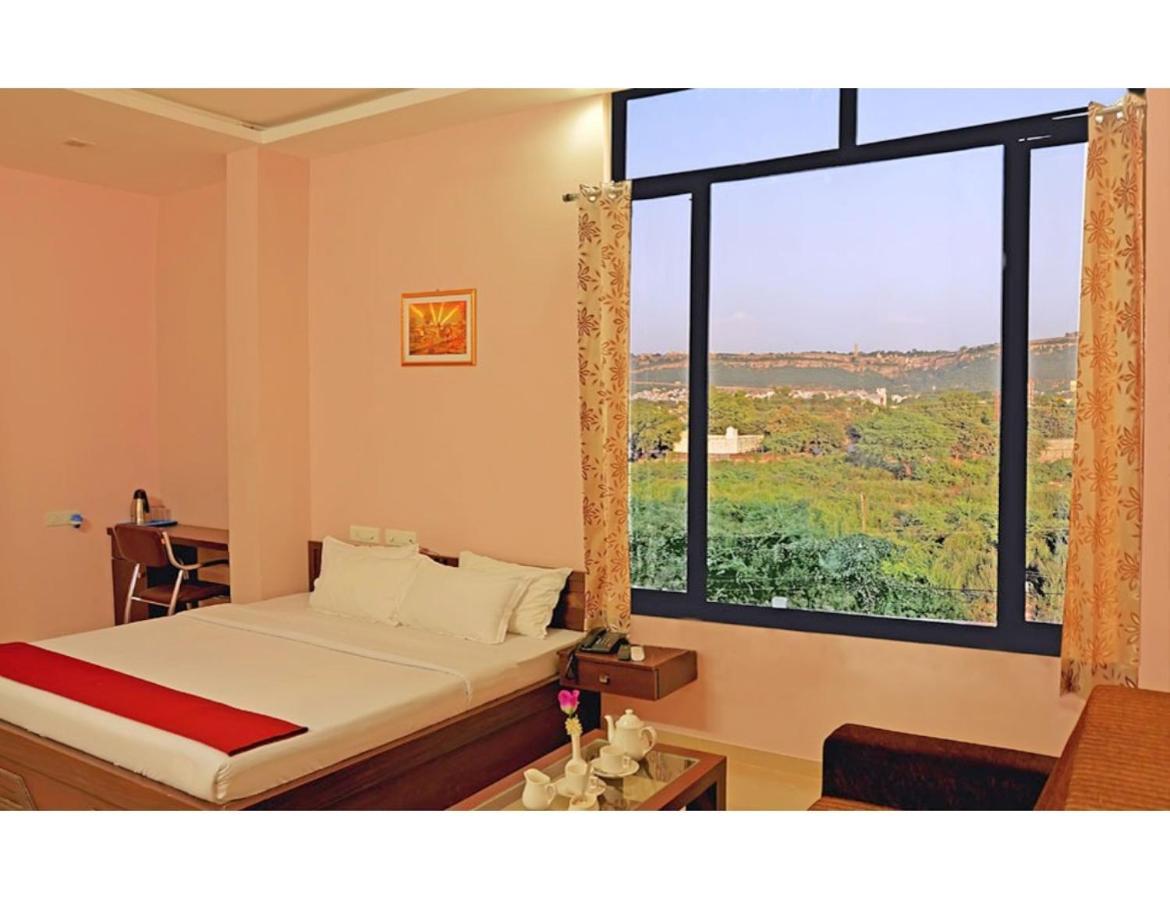 Hotel Shivam Fort View, Chittorgarh エクステリア 写真