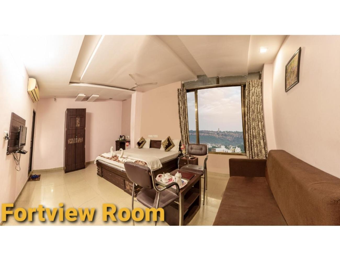 Hotel Shivam Fort View, Chittorgarh エクステリア 写真